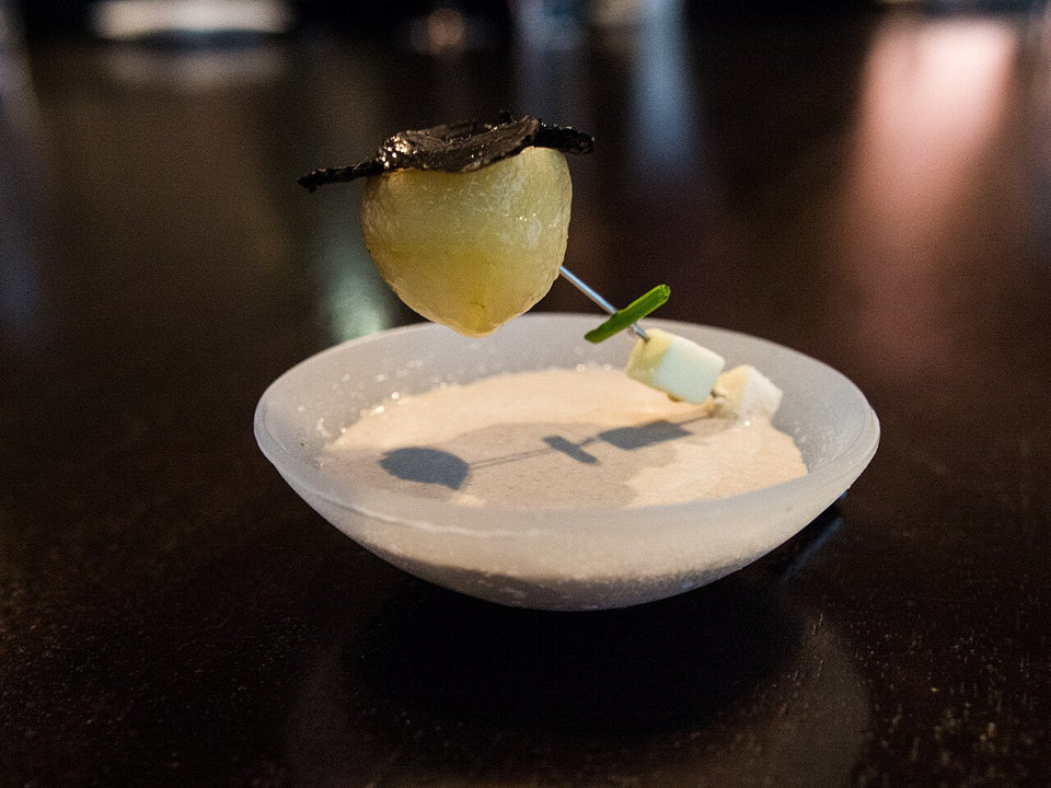 Hot Potato Cold Potato di Grant Achatz al ristorante Alinea. Foto autentica di Edsel Little, CC BY-SA 2.0.